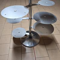 piattini di acciaio su colonna