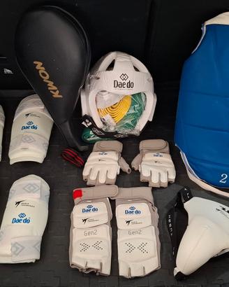 Attrezzatura Taekwondo Completa Daedo e Kwon