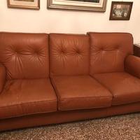 arredamento . divano a 3 posti + 2 poltrone