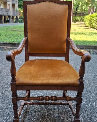 Poltroncina in legno massello stile vintage