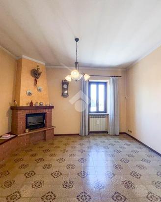 4 LOCALI A CALVAGESE DELLA RIVIERA