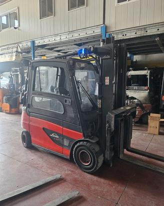 Carrello elevatore elettrico 3000kg marca Linde