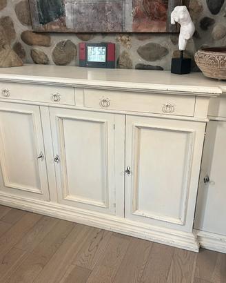 Madia credenza