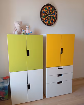 Mobile IKEA con mensole – capiente e versatile