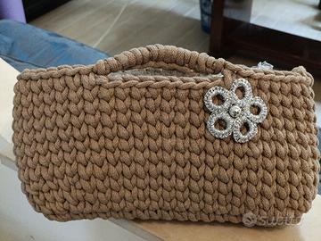 Borsa artigianale lavorazione uncinetto 