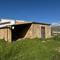 Terreno con rudere in zona pergole realmonte