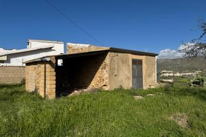 Terreno con rudere in zona pergole realmonte