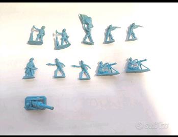 Lotto 10 Soldatini + Cannone Atlantic Lenin Stalin