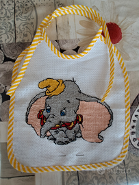 Bavaglino a punto croce