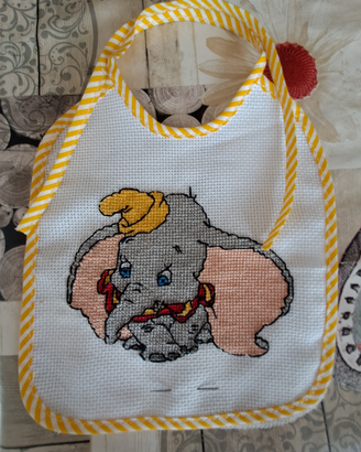 Bavaglino a punto croce