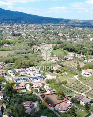 Terreno di 1335 m² a Lariano