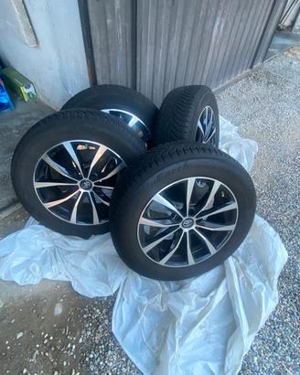 Cerchi in lega piu gomme invernali Toyota Rav 4