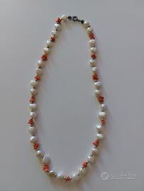 Collana di corallo e perle