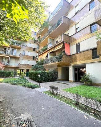 MONOLOCALE A CORSICO