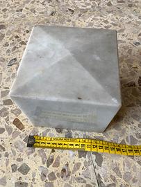 Scultura cubo in marmo fermacarte ferma porta