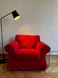 Poltrona IKEA modello EKTORP di colore rosso