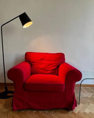 Poltrona IKEA modello EKTORP di colore rosso