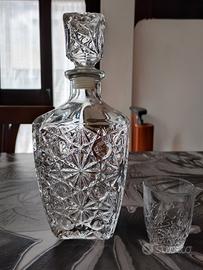 Porta whisky in vetro lavorato con 6 bicchierini