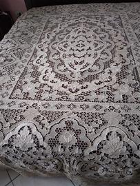 Copriletto cucito a mano ad uncinetto