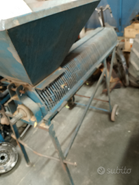 Macchina per pulire mandorle