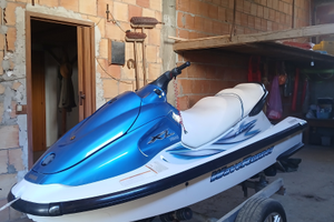 2 Yamaha XL 700 waverunner