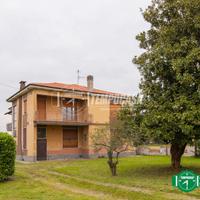 VILLA BIFAMILIARE CON TERRENO ANNESSO