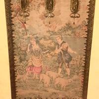 Attaccapanni con arazzo antico