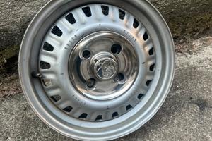 Cerchione originale Alfa Romeo con borchia