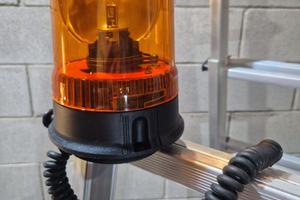 Lampeggiante arancione esterno su base magnetica