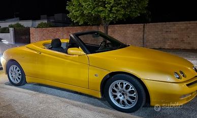 Alfa Romeo Spider 916