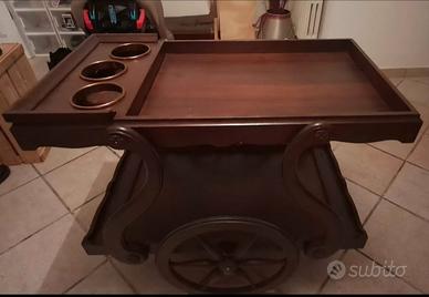 Carrello/tavolino in legno con porta bottiglie