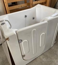 Vasca idromassaggio per disabili