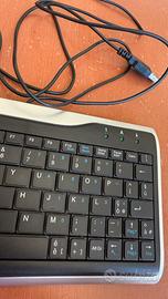 Tastiera con cavo USB