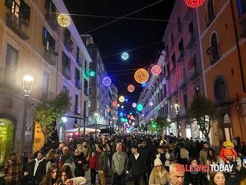 CESSIONE PIZZERIA AVVIATA - SALERNO CENTRO