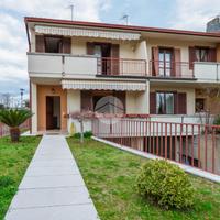 VILLA A SCHIERA A MANERBA DEL GARDA