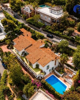 Incantevole villa con piscina in città [VM/15]
