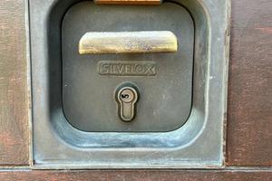 Porta basculante per garage