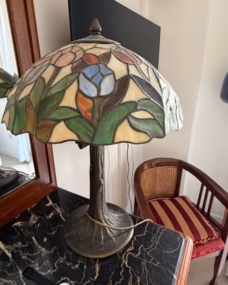 lampada da tavolo stile Tiffany 