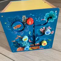 Cubo in legno multi-attività marca Moulin Roty