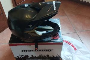 Casco in fibra di carbonio