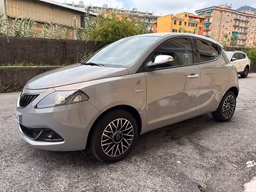 Lancia Ypsilon 1.0 hybrid Alberta Ferretti