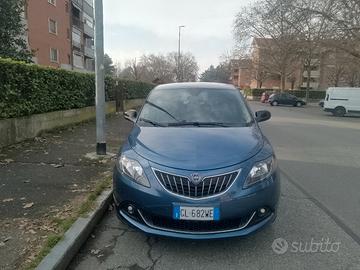 Lancia Ypsilon Hybrid Gold plus 