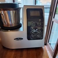 robot cucina trita e cuoce