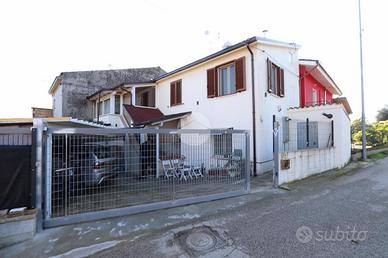 CASA SEMINDIPENDENTE A CHIETI