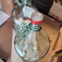 Damigiane  da 5 LT. pulite e inscatolate.