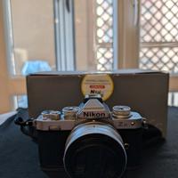 Nikon Z-FC completa con obiettivo zoom 16-50