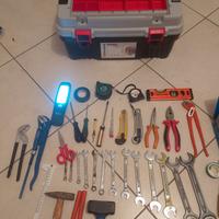 cassetta con attrezzi 