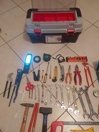 cassetta con attrezzi 