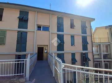 4 LOCALI A GENOVA