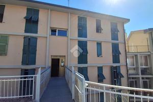 4 LOCALI A GENOVA